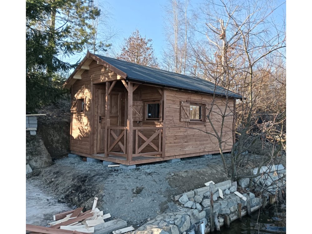 Kļavu koka māja 15–25 m²