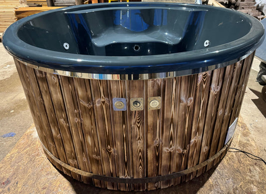 200 cm round fiberglass hot tub with integrated wood-fired heater and burnt spruce cladding