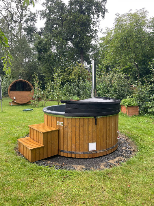 200 cm round fiberglass hot tub with integrated wood-fired heater, side view with wooden steps and insulated cover