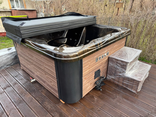 Square acrylic hot tub 220 x 220 cm with open cover and steps, front angle view
